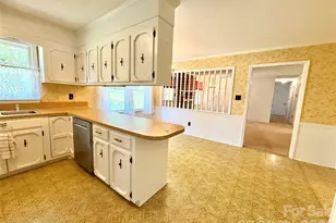 1106 Laurel Woods Dr, Gastonia, NC 28052 - Photo 5
