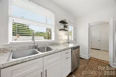 4500 Woodlark Lane, Charlotte, NC 28211 - Photo 7