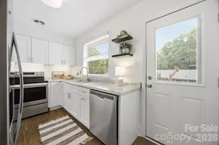 4500 Woodlark Ln, Charlotte, NC 28211 - Photo 5