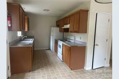 827 E 9th Street, Newton, NC 28658 - Photo 3