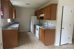 827 E 9th St, Newton, NC 28658 - Photo 3