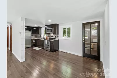 425 Lyndhurst Drive, Hendersonville, NC 28791 - Photo 9