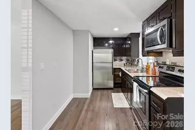 425 Lyndhurst Drive, Hendersonville, NC 28791 - Photo 11