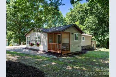 425 Lyndhurst Drive, Hendersonville, NC 28791 - Photo 3