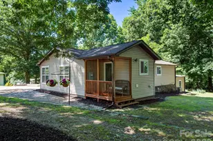 425 Lyndhurst Dr, Hendersonville, NC 28791 - Photo 3