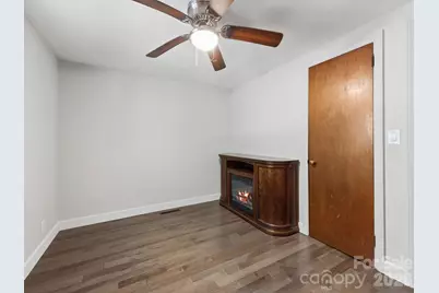 425 Lyndhurst Drive, Hendersonville, NC 28791 - Photo 17