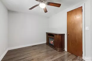 425 Lyndhurst Dr, Hendersonville, NC 28791 - Photo 17