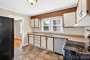 469 Kenilworth Rd, Asheville, NC 28805 - Photo 9
