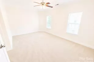 4376 Yoruk Forest Ln, Charlotte, NC 28211 - Photo 19