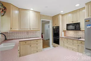 6419 Pencade Ln, Charlotte, NC 28215 - Photo 9