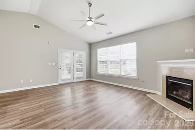 4427 Glenlea Commons Drive, Charlotte, NC 28216 - Photo 9