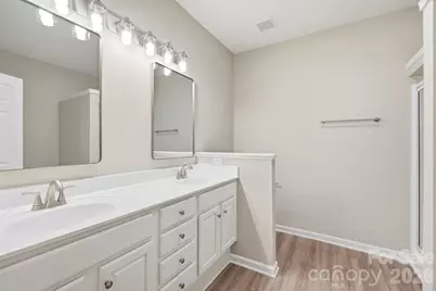 4427 Glenlea Commons Drive, Charlotte, NC 28216 - Photo 27