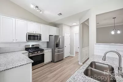 4427 Glenlea Commons Drive, Charlotte, NC 28216 - Photo 15