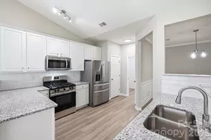4427 Glenlea Commons Dr, Charlotte, NC 28216 - Photo 15