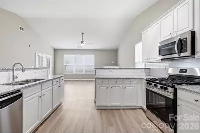 4427 Glenlea Commons Drive, Charlotte, NC 28216 - Photo 19