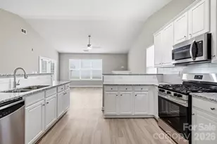 4427 Glenlea Commons Dr, Charlotte, NC 28216 - Photo 19