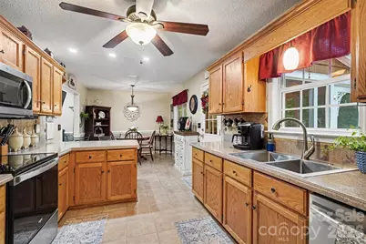 6007 Charlton Oaks Drive, Waxhaw, NC 28173 - Photo 9