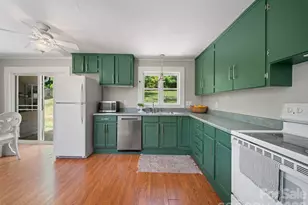 25 Nesbitt St, Waynesville, NC 28786 - Photo 13