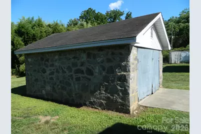 129 Edgebrook Place NW, Lenoir, NC 28645 - Photo 3