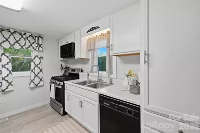 32 W Highland Avenue, Granite Falls, NC 28630 - Photo 11