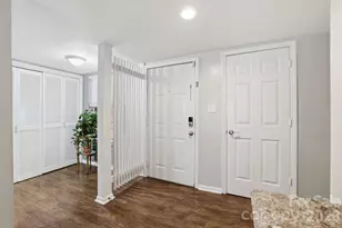 9319 S Vicksburg Park Ct, Charlotte, NC 28210 - Photo 5