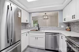 9319 S Vicksburg Park Ct, Charlotte, NC 28210 - Photo 7