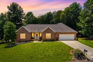 4305 Cottingham Dr, Hickory, NC 28602 - Photo 1