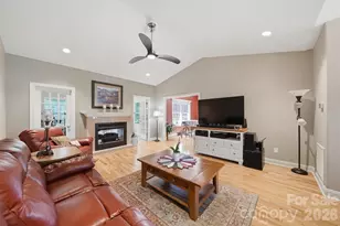 4305 Cottingham Dr, Hickory, NC 28602 - Photo 3