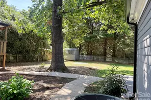 4015 Thistledown Ct, Charlotte, NC 28269 - Photo 5