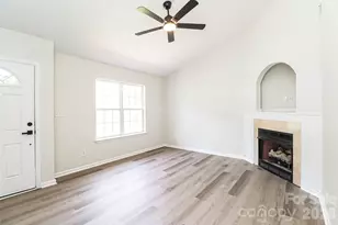 4135 Canyon Creek Ln, Charlotte, NC 28216 - Photo 3