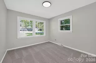 6820 Barrington Dr, Charlotte, NC 28215 - Photo 9
