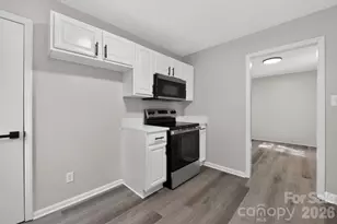 6820 Barrington Dr, Charlotte, NC 28215 - Photo 7