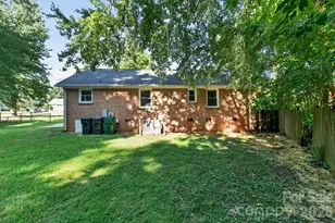 6820 Barrington Dr, Charlotte, NC 28215 - Photo 15