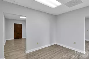 2101 Sardis Rd N, Charlotte, NC 28227 - Photo 25