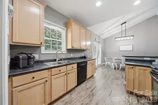 1395 Robinhood Dr, Morganton, NC 28655 - Photo 17