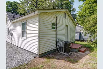 2300 Kennesaw Drive, Charlotte, NC 28216 - Photo 19