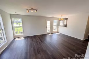 3831 Mohawk Ct, Charlotte, NC 28215 - Photo 3