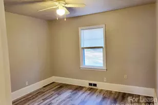5405 Hilltop Cir, Charlotte, NC 28269 - Photo 9