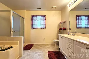 2425 Katherine Kiker Rd, Charlotte, NC 28213 - Photo 15