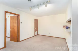 33 Ravencroft Ln, Asheville, NC 28803 - Photo 9