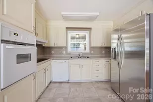 3630 Sulkirk Rd, Charlotte, NC 28210 - Photo 5