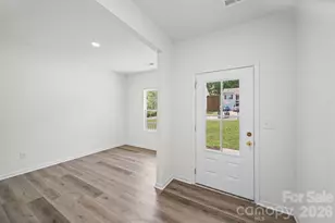7725 E Lane Dr, Charlotte, NC 28212 - Photo 3