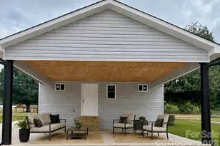 1810 E Greenbriar Rd, Statesville, NC 28677 - Photo 3