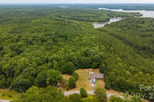 8628 Island Point Rd, Sherrills Ford, NC 28673 - Photo 5