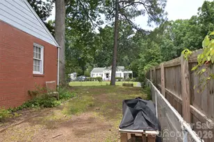 2111 Dickens Ave, Charlotte, NC 28208 - Photo 25