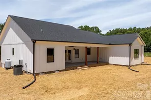 1265 Misty Ln, Hickory, NC 28601 - Photo 5