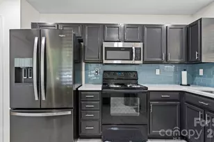 5050 Gibbons Link Rd, Charlotte, NC 28269 - Photo 13