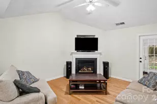 5050 Gibbons Link Rd, Charlotte, NC 28269 - Photo 11