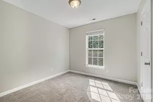 1029 Jordans Pond Ln, Charlotte, NC 28214 - Photo 9