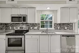 1029 Jordans Pond Ln, Charlotte, NC 28214 - Photo 5